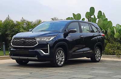 Toyota Innova Hycross